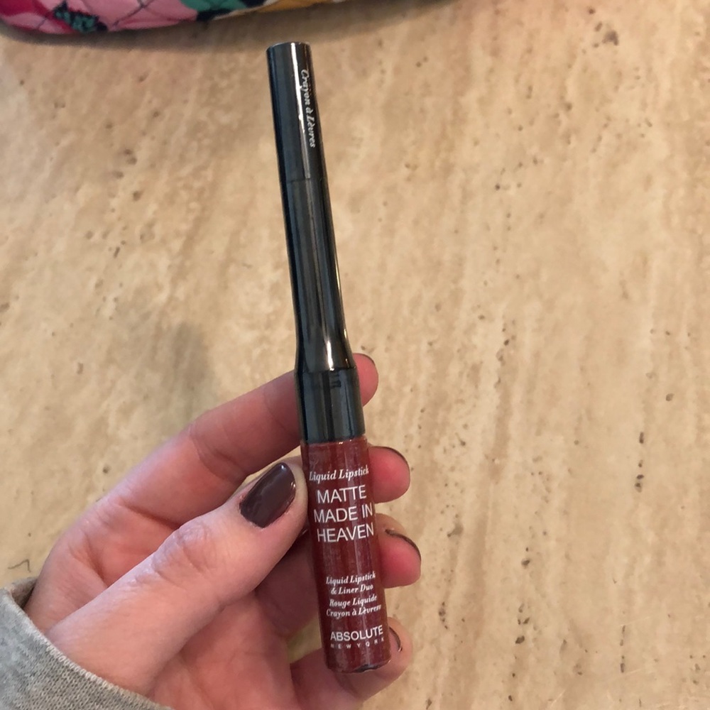 Liquid lipstick/liner duo